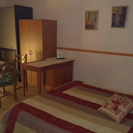 Elvira Miniscalchi *