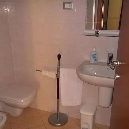 Elvira Miniscalchi *