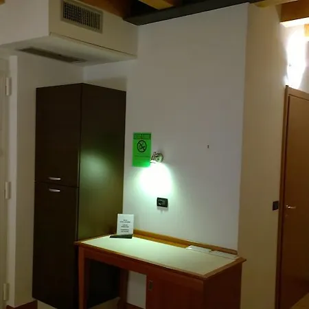 Elvira Miniscalchi *